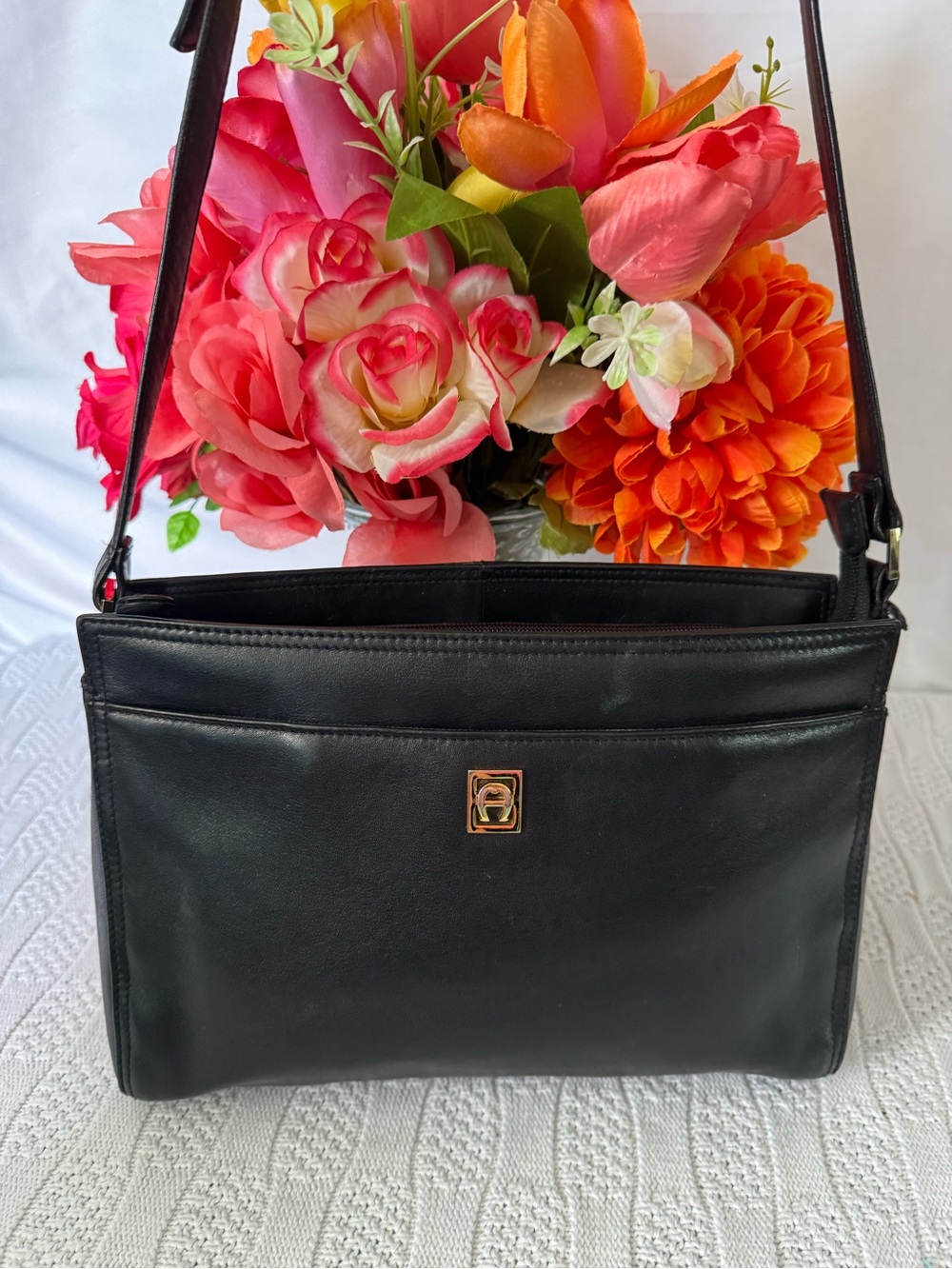 Etienne Aigner EUC vintage leather crossbody